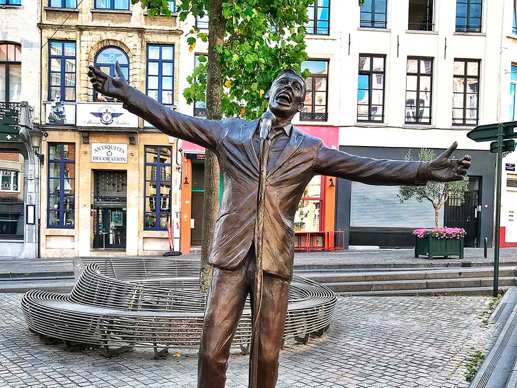 Estatua de Jacques Brel «El Vuelo»