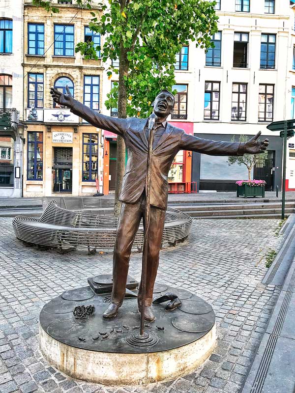 Estatua de Jacques Brel “El Vuelo”