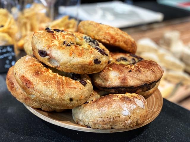 From panes focaccia con aceitunas