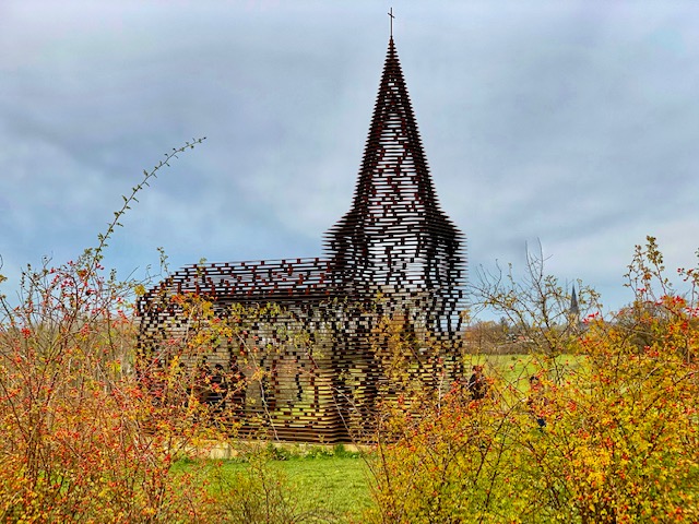 La iglesia transparente de Borgloon, el espejismo de Limburgo